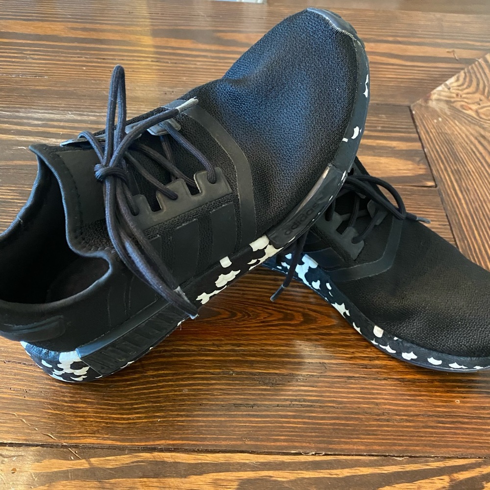 Adidas boys tennis shoes size 8 (mens).